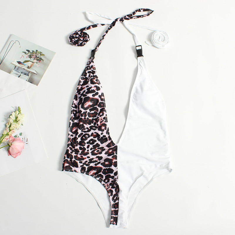 Maillot de bain élégant pour femme avec décolleté plongeant et imprimé léopard par berg-feldt