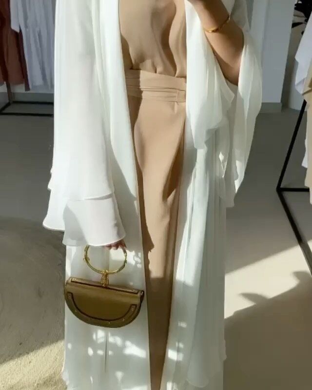 Berg-Feldt: Elegante und weiche Oversize-Abaya