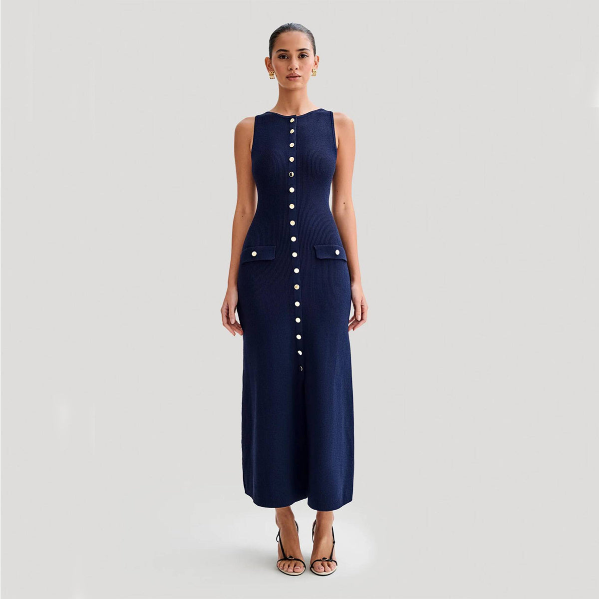 Élégante robe pull sans manches par Fudus avec col rond ajusté et tendance