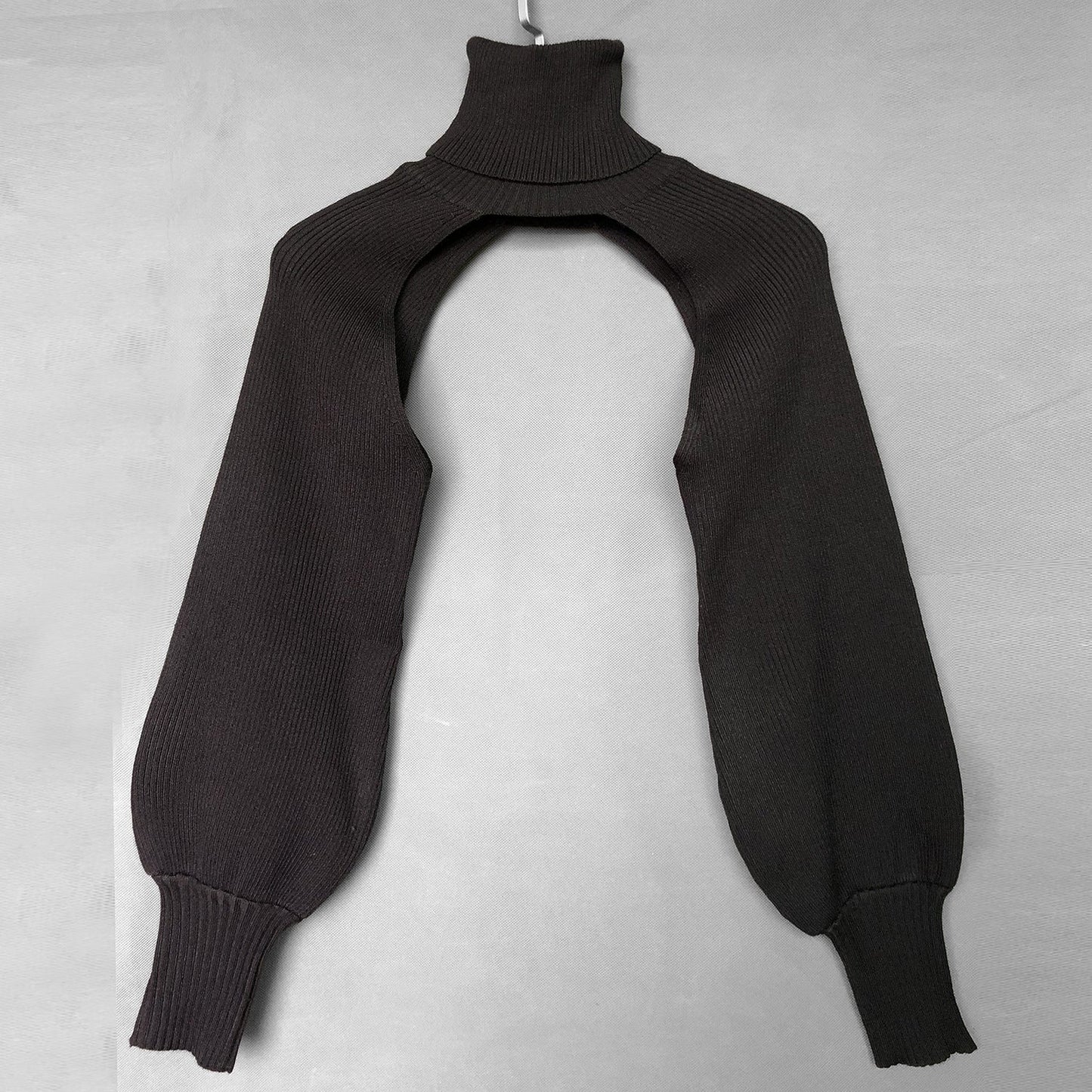 Haut en tricot pour femme coupe innovante col montant Berg-Feldt