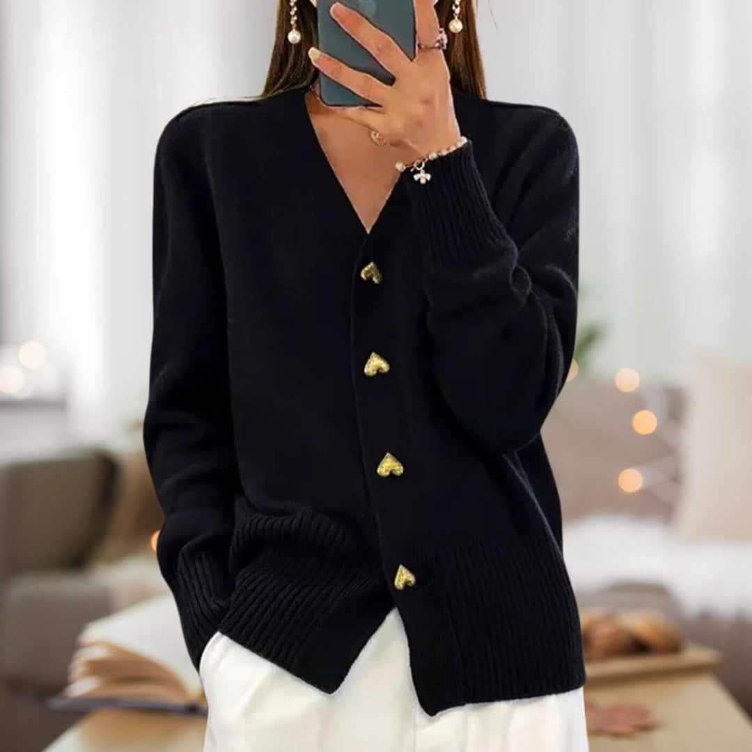 Berg-Feldt | Strickjacke mit Herzknopf-Akzenten