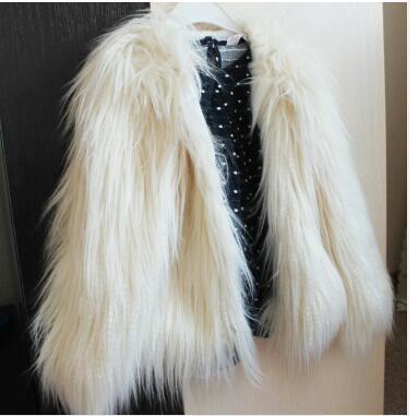 Damenjacke aus flauschigem Kunstfell mit voluminösem Schnitt und elegantem Kragen Berg-Feldt