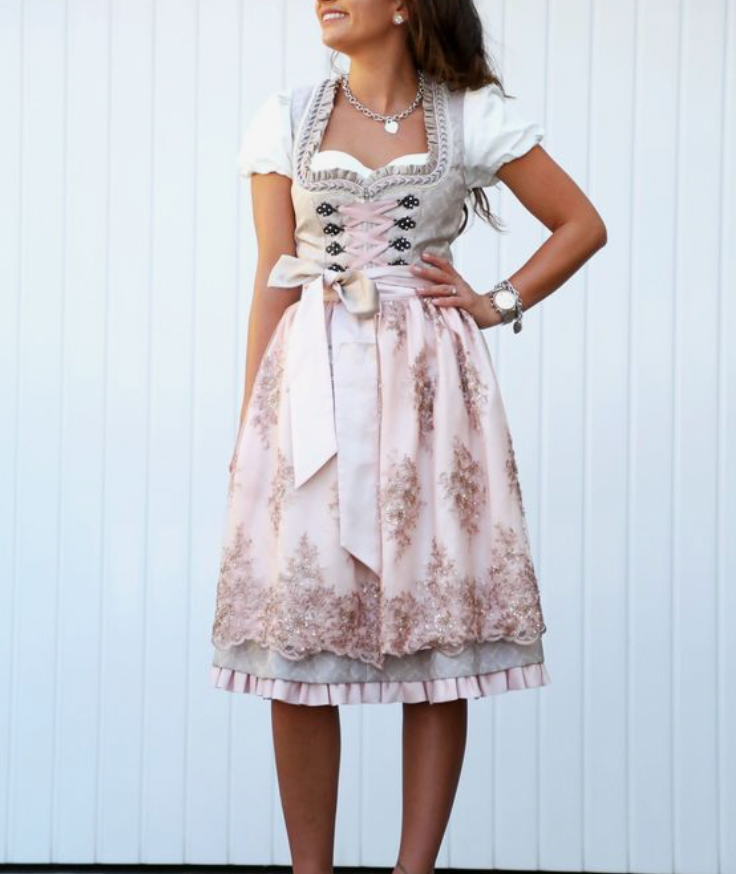 Berg-Feldt Tracht pour Femme : Combinaison Unique de Blouse et de Tablier