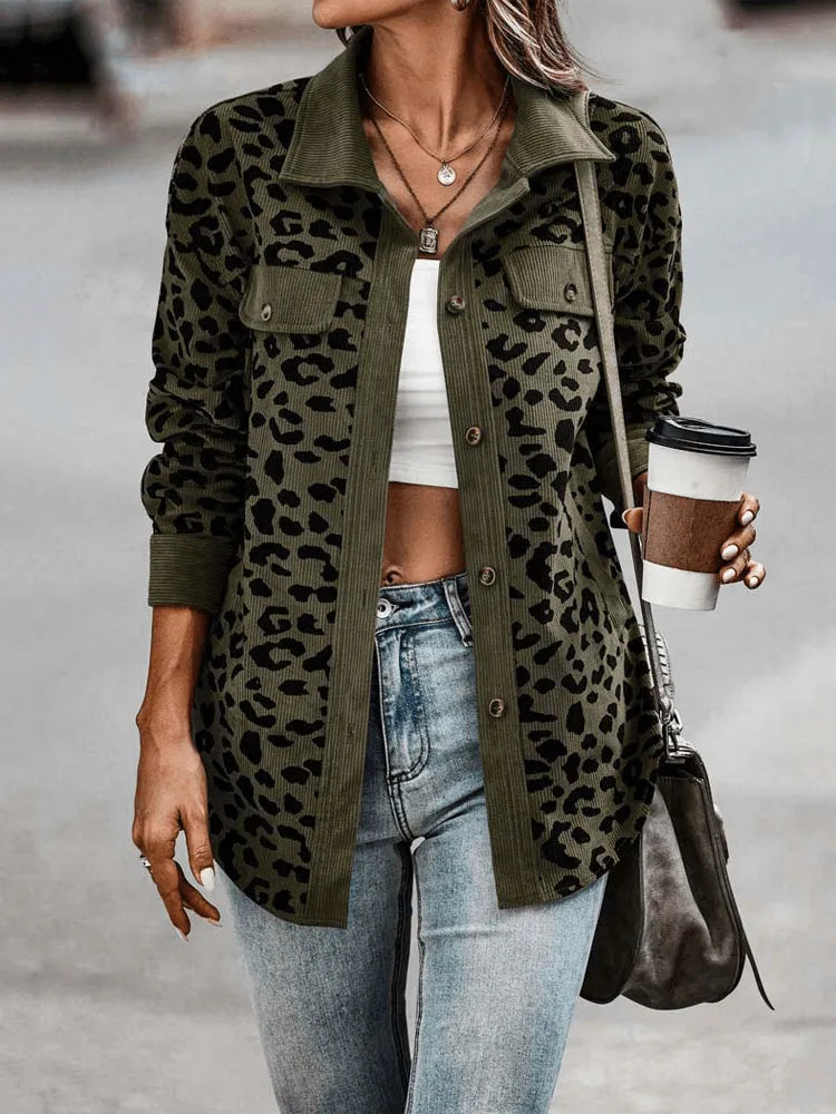 Berg-Feldt | Pantherdruck Casual Chic mit Neutralem Kragen Perfekt für Den Frühling