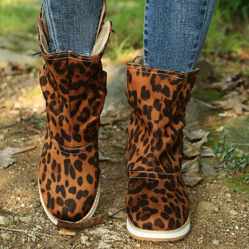 Berg-Feldt | Knöchellange Stiefel - Wildledermaterial - Schnürdetail - Flache Gummisohle