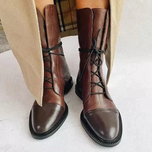 Berg-Feldt | Stiefel Im Retro-Stil mit Absatz