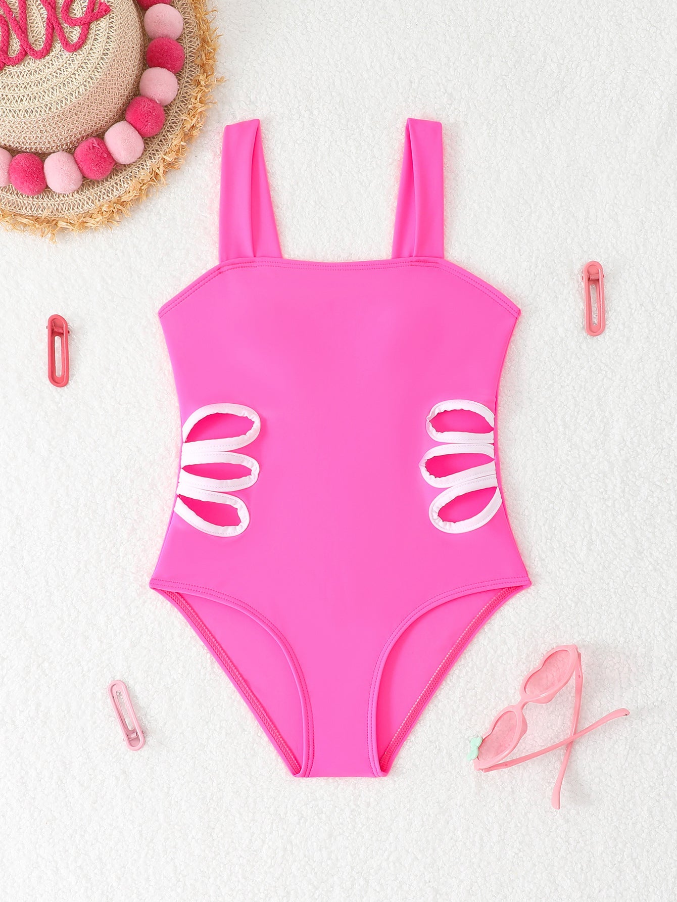 Badeanzug für Damen mit modischem Cut-out und breiten Trägern von berg-feldt