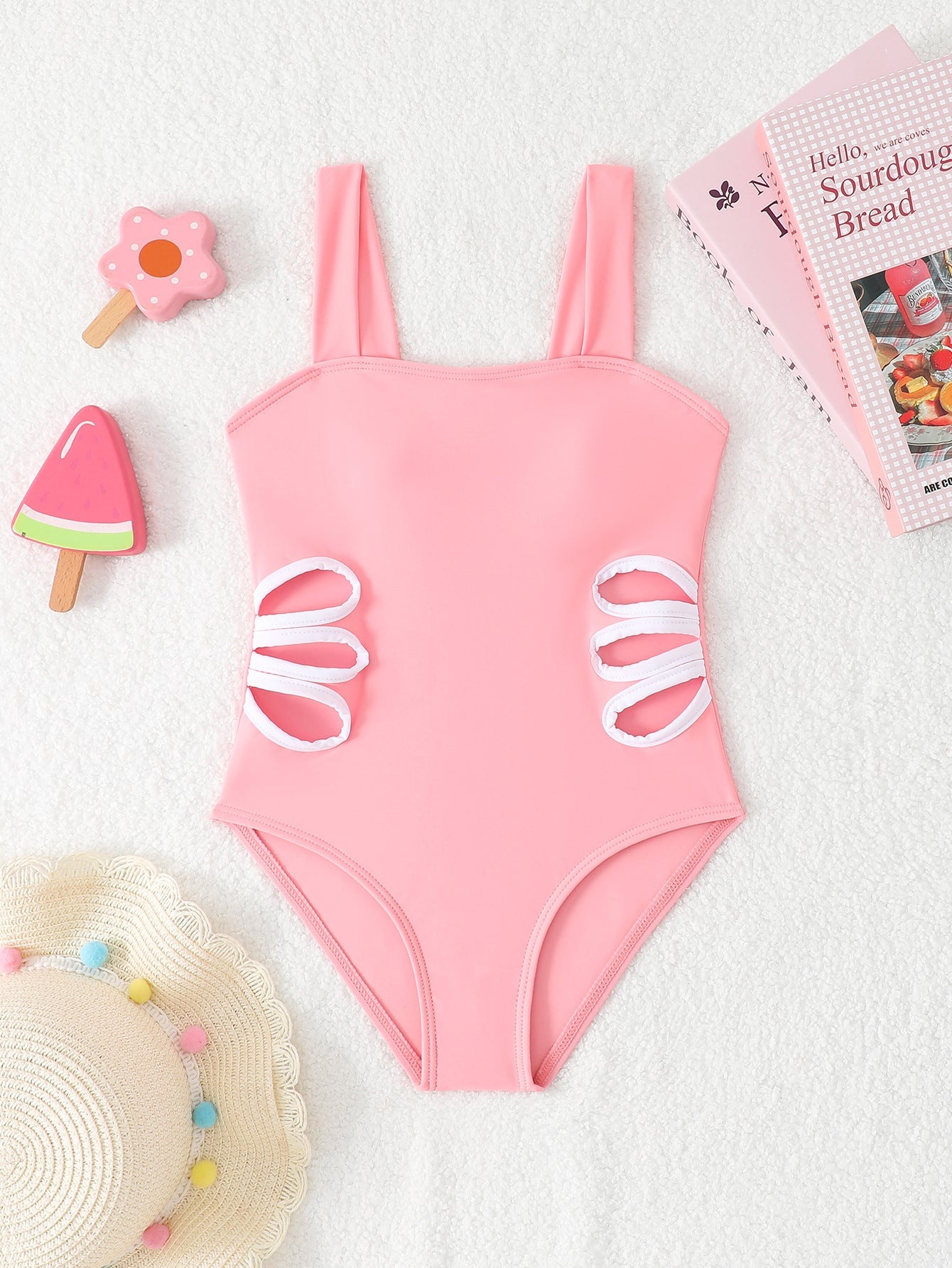 Badeanzug für Damen mit modischem Cut-out und breiten Trägern von berg-feldt