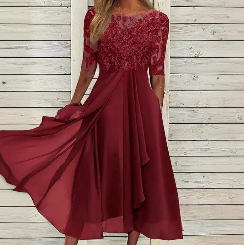 Élégante robe de cocktail pour femme avec dentelle et jupe fluide, par berg-feldt