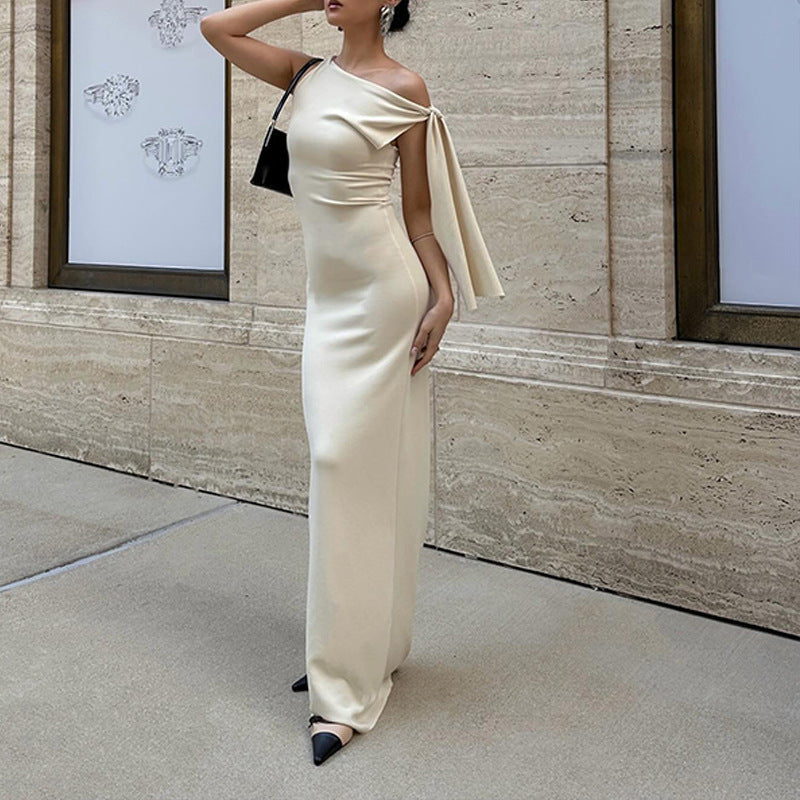 Robe longue ajustée pour femme avec élégant décolleté asymétrique Berg-Feldt
