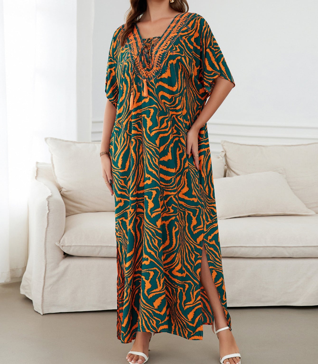 Strandkimono für Damen mit verspieltem Blumenprint und Seitenschlitzen von berg-feldt