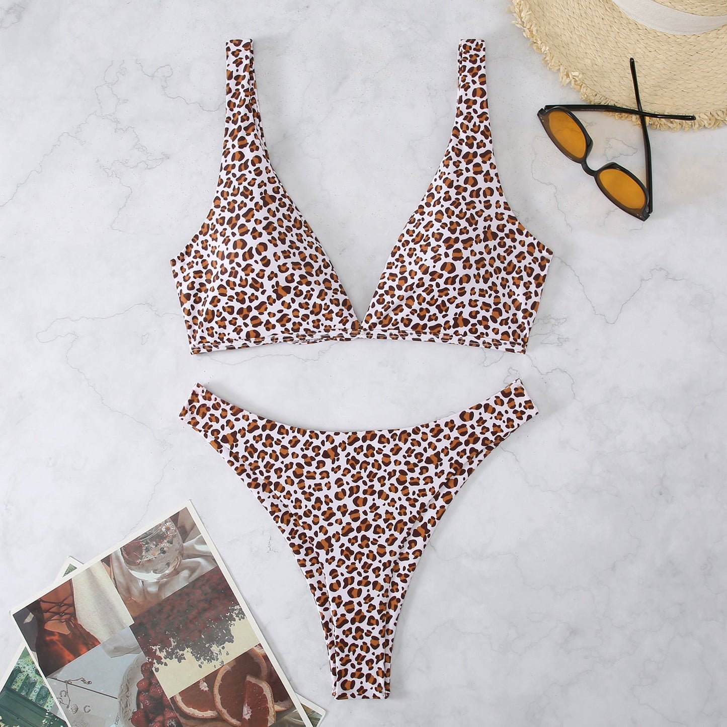 Maillot de bain deux pièces Berg-Feldt pour femme : motif serpent raffiné et coupe haute au niveau des cuisses