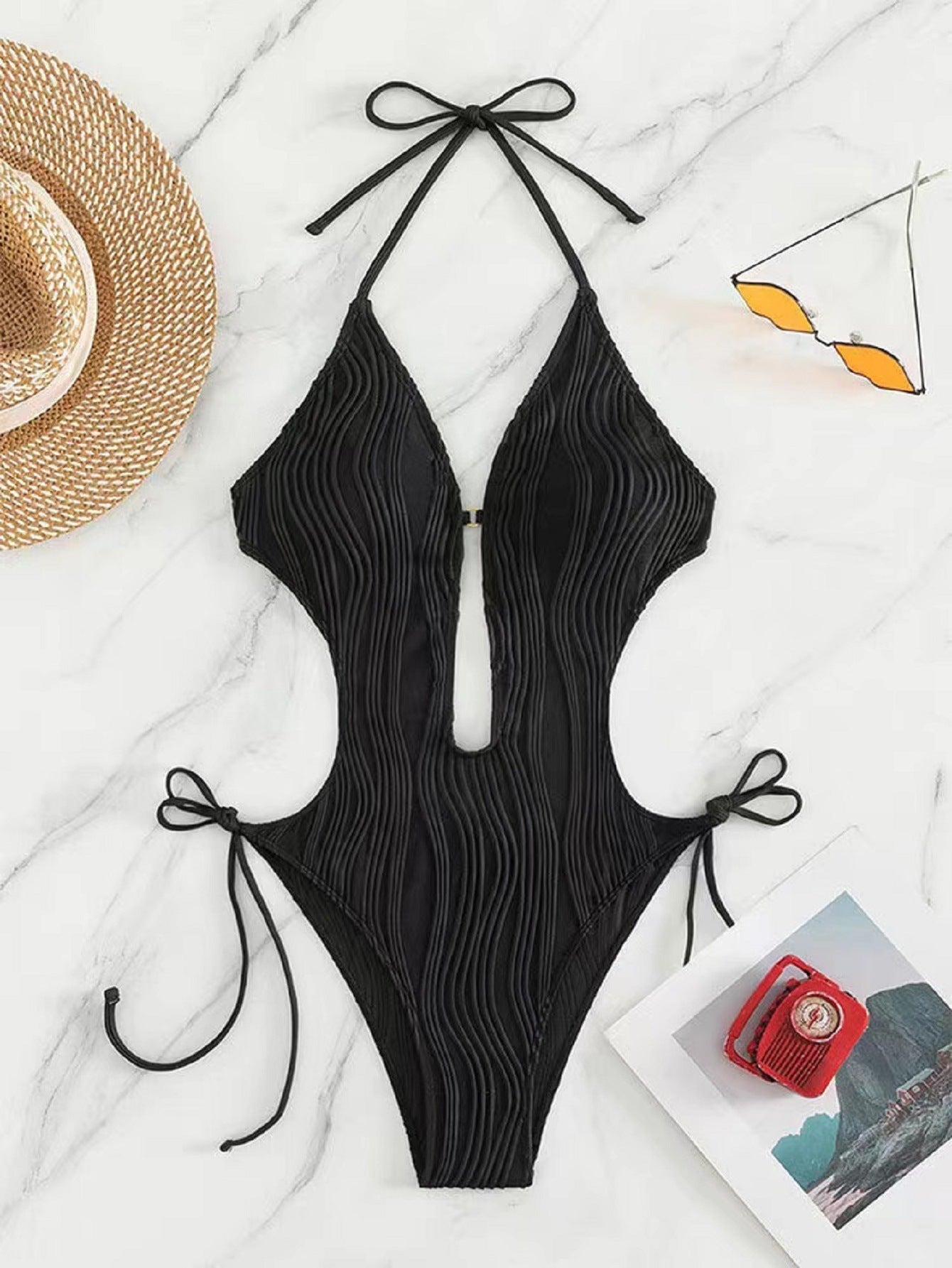 Maillot de bain femme Berg-Feldt : une pièce avec découpe sophistiquée et bretelles réglables