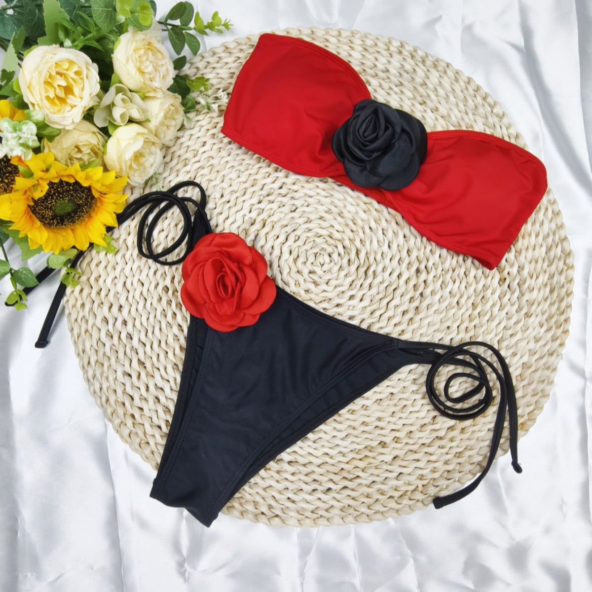 Ensemble bikini pour femme : Haut floral et bas élégant par berg-feldt