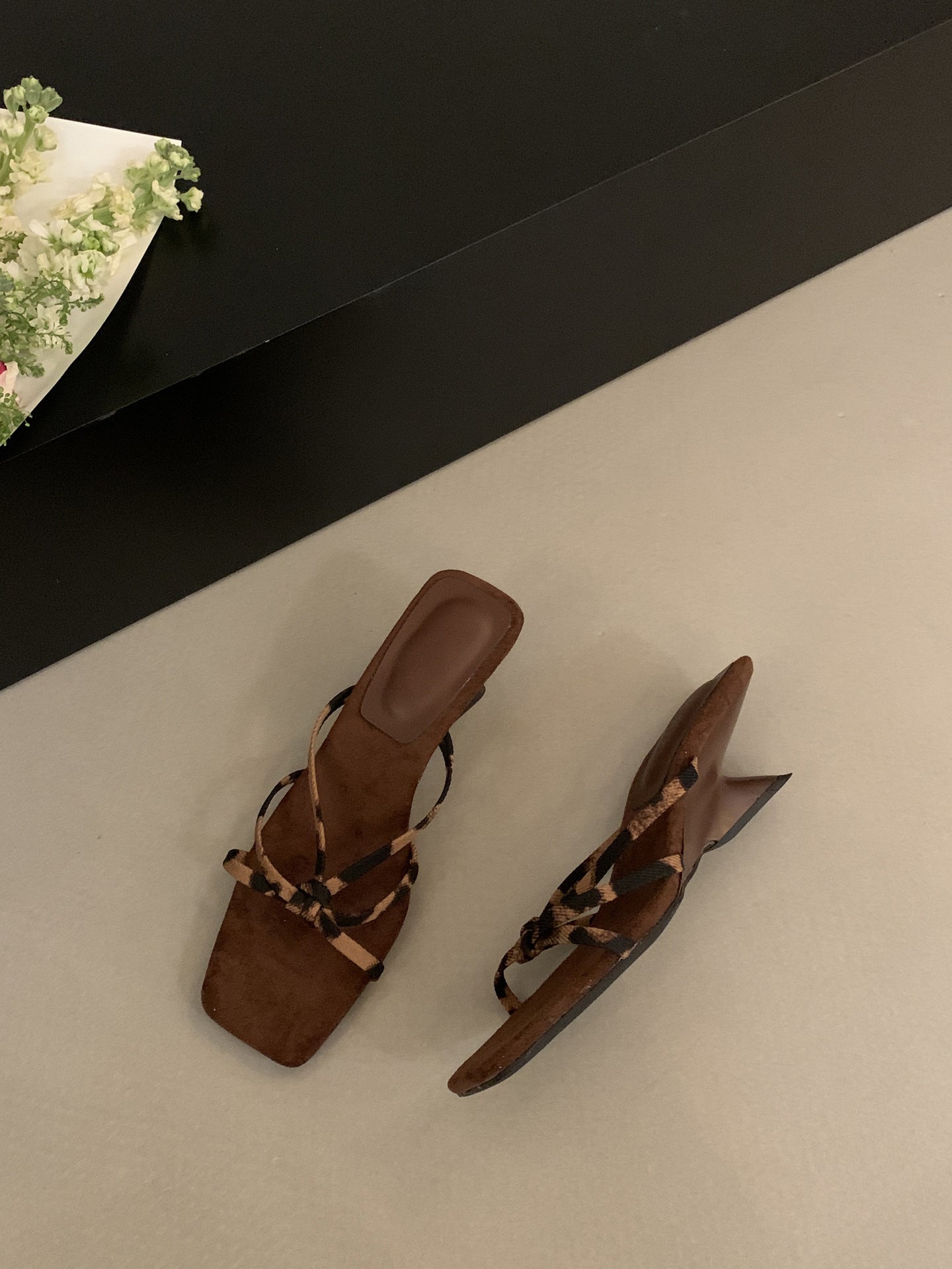 Sandales à talon pour femmes, élégantes et à brides, avec détails raffinés, par berg-feldt