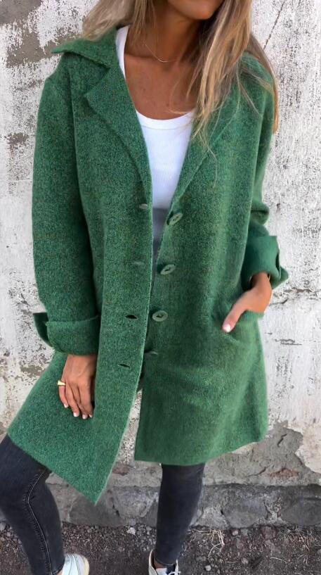 Wollmantel für Damen, lässig geschnitten, mit großen Taschen und Zierknöpfen von berg-feldt