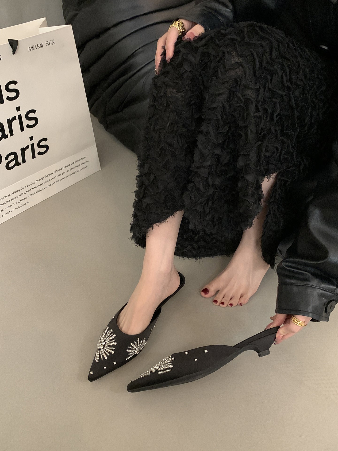 Damen-Slipperschuhe mit Spitze und Verzierungen von berg-feldt