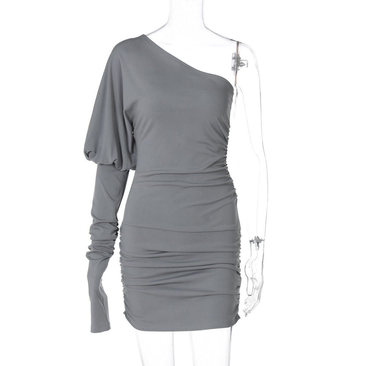 Asymmetrisches Damenkleid mit Carmen-Ausschnitt und Rüschen von berg-feldt