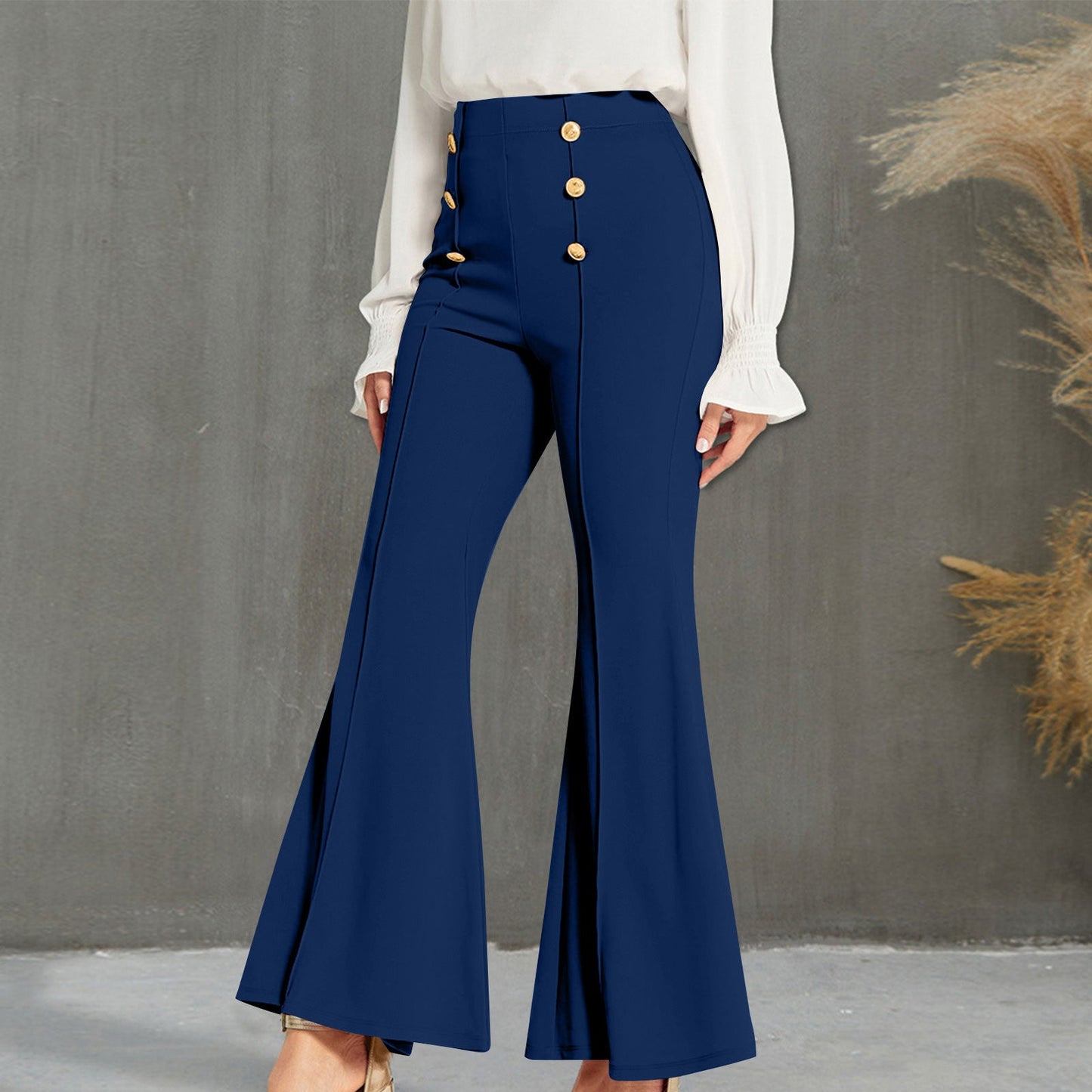 Weite Damenhose mit hoher Taille und Knopfdetail von berg-feldt