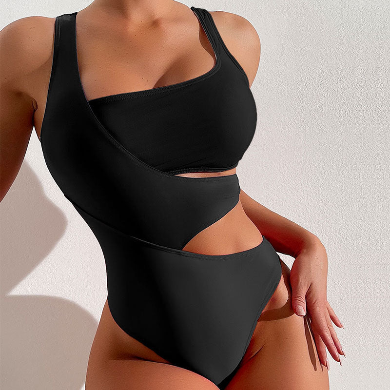 Badeanzug für Damen mit außergewöhnlichem Cut-out-Design und hoher Beinlinie von berg-feldt