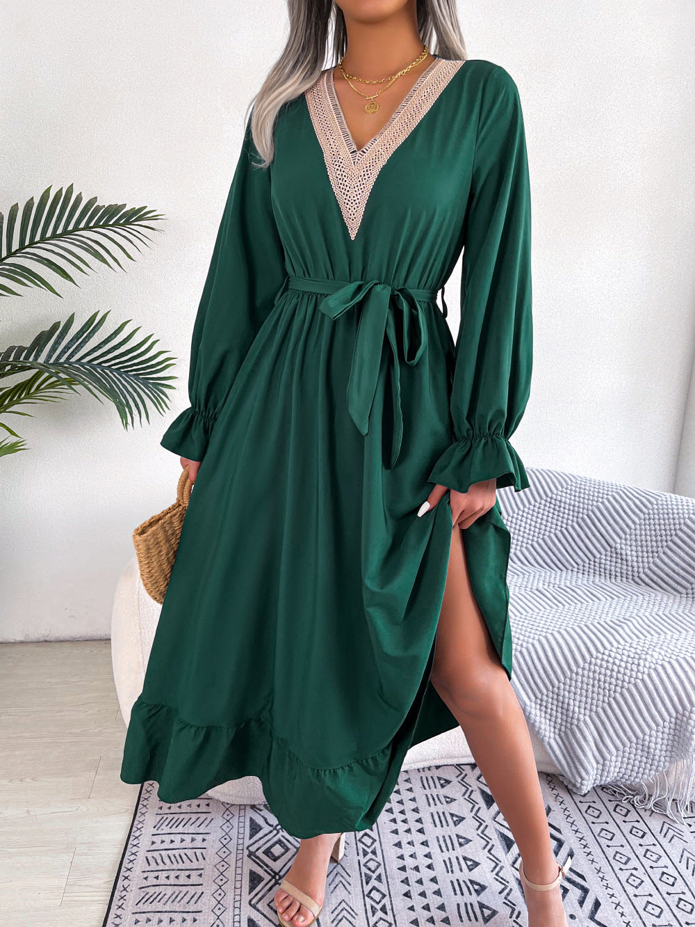 Weites Maxikleid für Damen mit V-Ausschnitt, Taillengürtel von berg-feldt