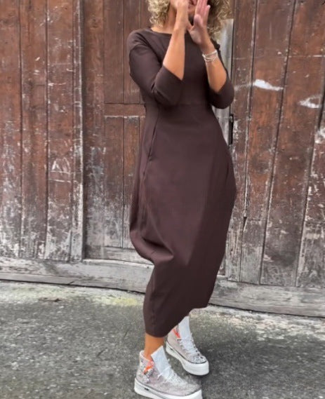Elegantes Damen-Midi-Kleid mit asymmetrischem Schnitt und offenem Rücken von berg-feldt