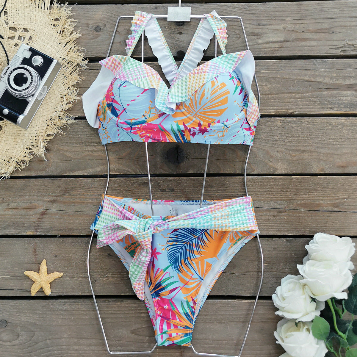 Ensemble bikini pour femme berg-feldt, avec volants fantaisie et imprimé floral coloré.