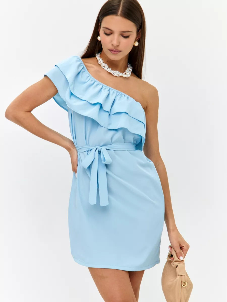Robe fourreau féminine avec fronces et encolure asymétrique à une épaule, taillée sur mesure, par berg-feldt