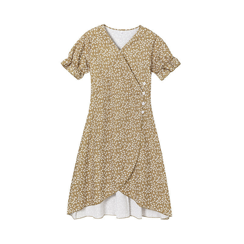 Wickelkleid für Damen mit Blumenmuster und Knopfdetail von berg-feldt