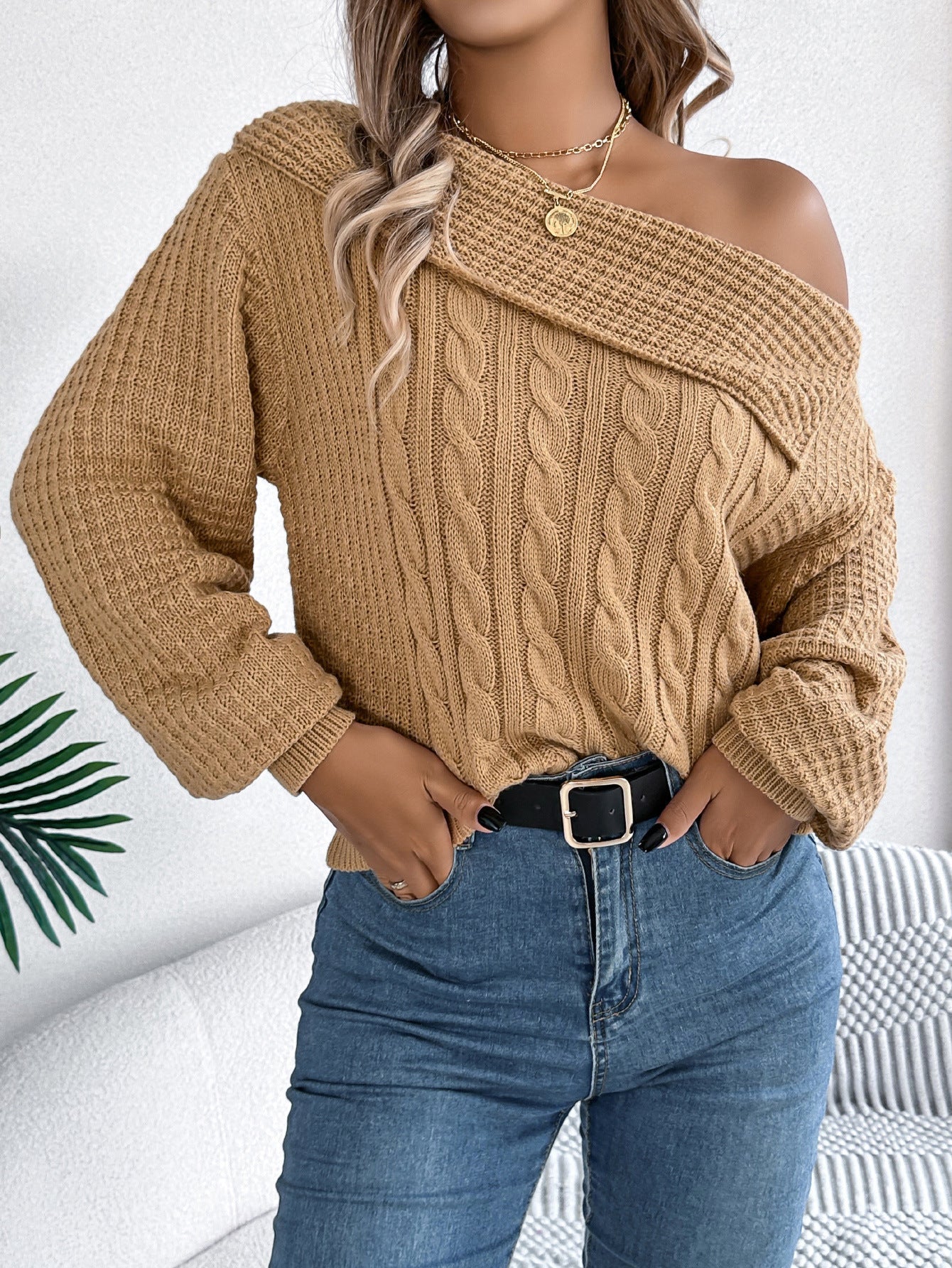 Asymmetrischer Damen-Strickpullover mit Zopfmuster und weiten Ärmeln von berg-feldt