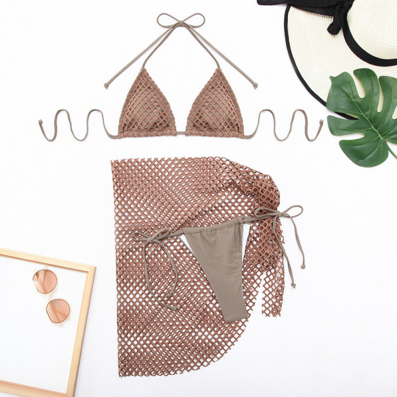 Maillot de bain deux pièces pour femme Berg-Feldt, avec haut de bikini triangle, design en maille sophistiqué et jupe portefeuille assortie