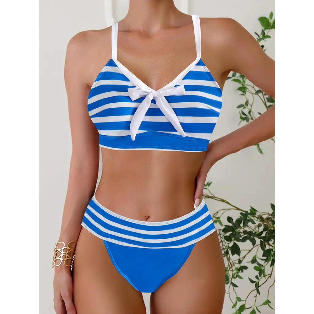 Zweigeteilter Damen-Bikini mit Streifenmuster und Schleife von berg-feldt