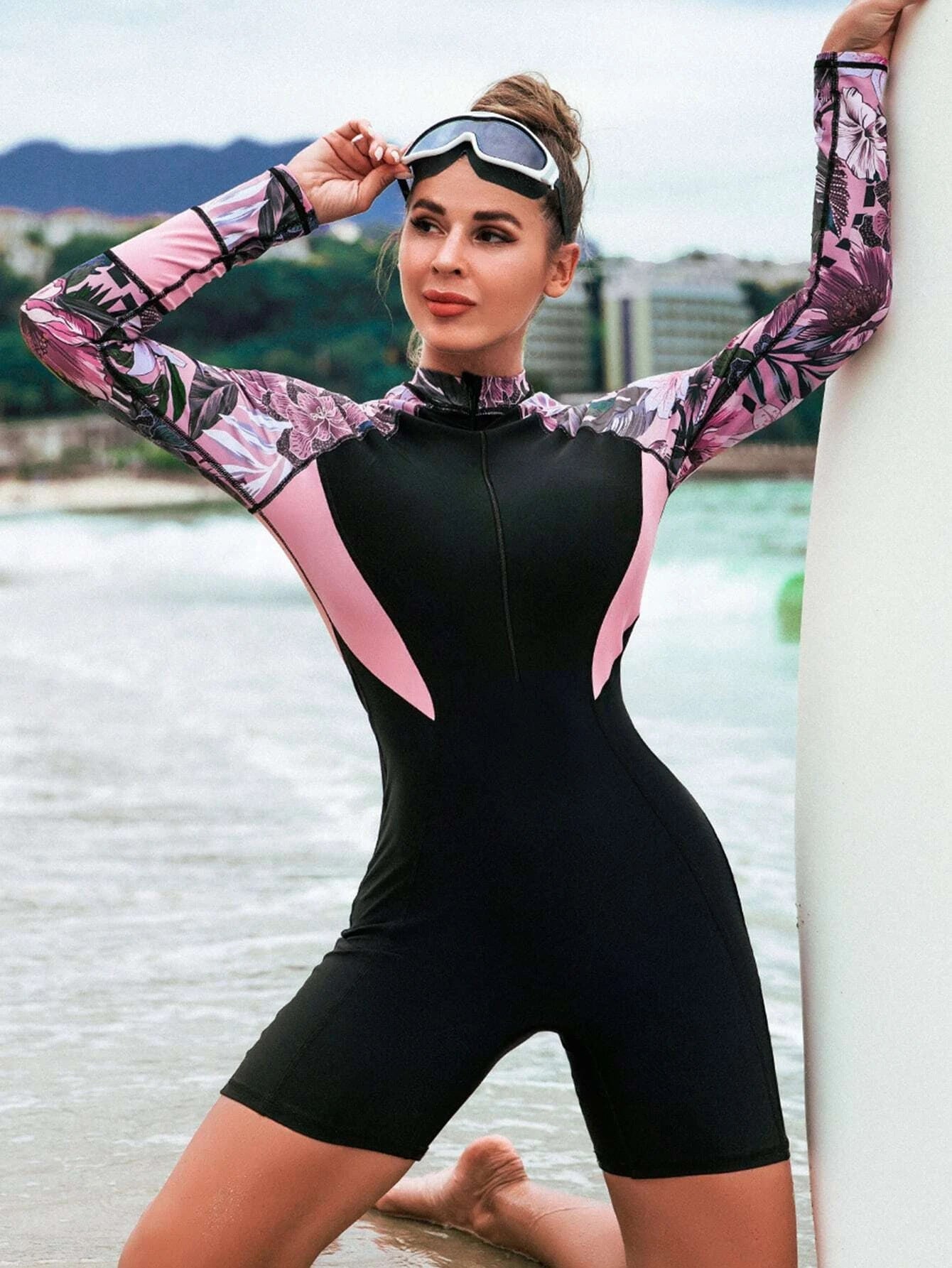 Women's Short-Sleeve Surf Rash Guard Suit berg-feldt