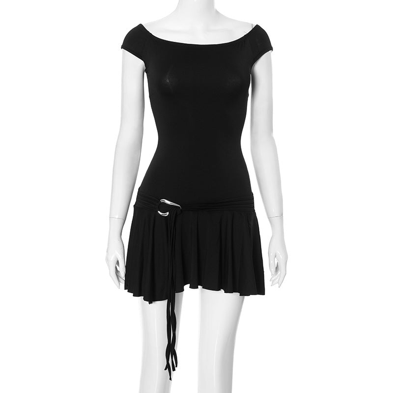 Kurzes Damenkleid mit Carmenausschnitt, ausgestelltem Saum und verstellbarem Gürtel von berg-feldt