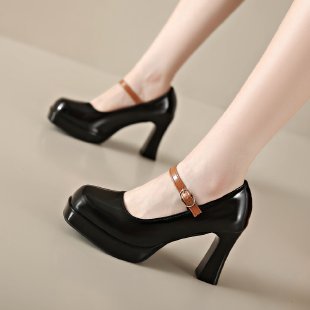 Damen Plateau-Pumps mit elegantem Riemchen und komfortablem Blockabsatz Berg-Feldt