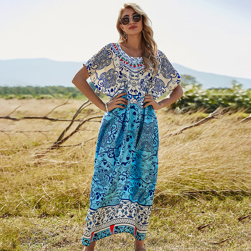 Weites Damenkaftan-Kleid mit farbenfrohem Muster und weiten Ärmeln von berg-feldt