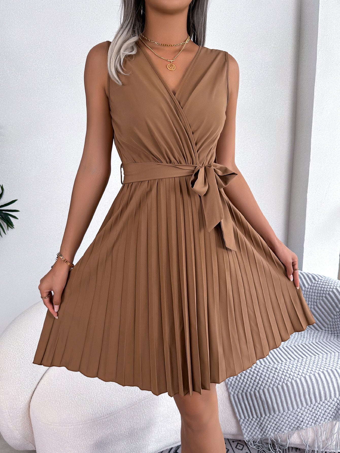 Wickelkleid für Damen, plissiert, tailliert mit Gürtel von berg-feldt