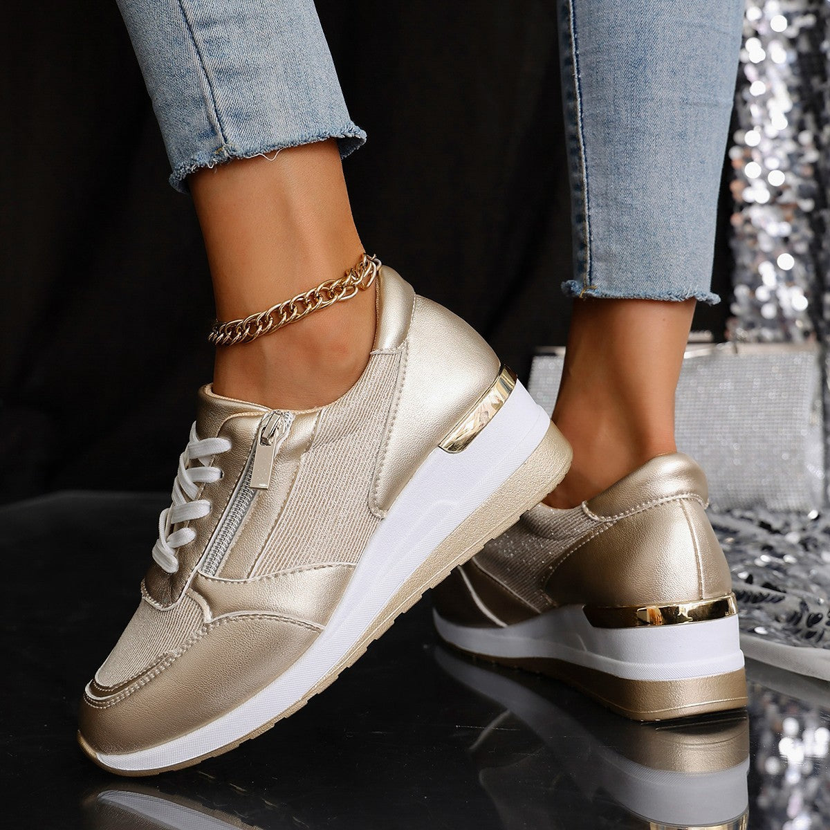 Moderne Damensneaker mit innovativem Reißverschluss und stylischem Glanz von berg-feldt