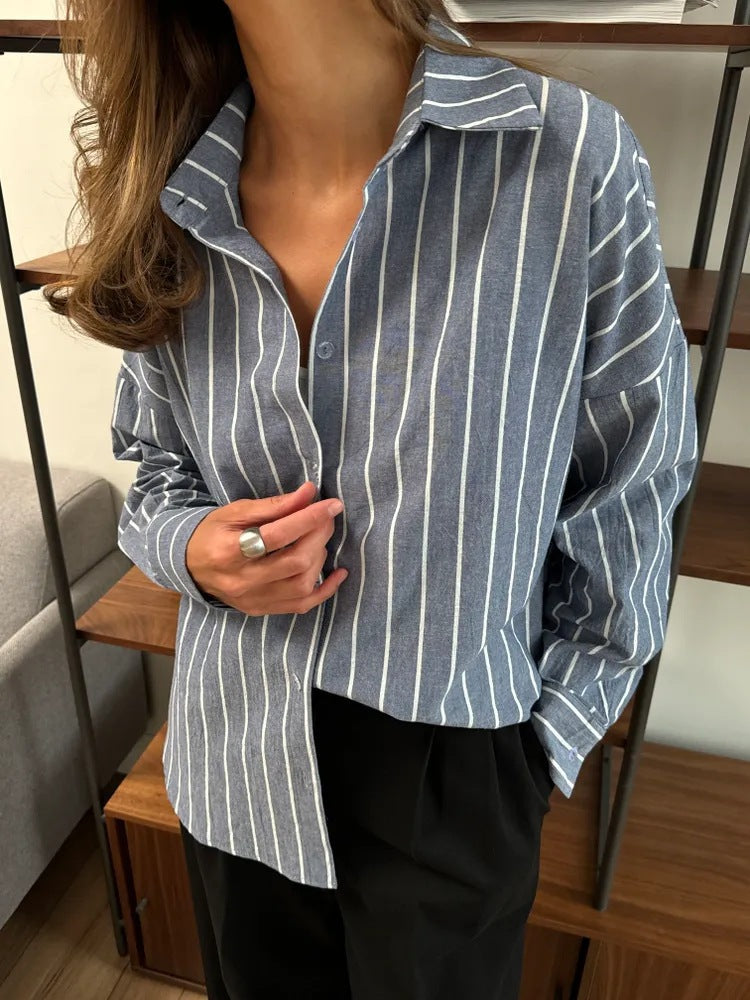 Blouse femme Berg-Feldt : coupe décontractée, fines rayures, détails boutonnés
