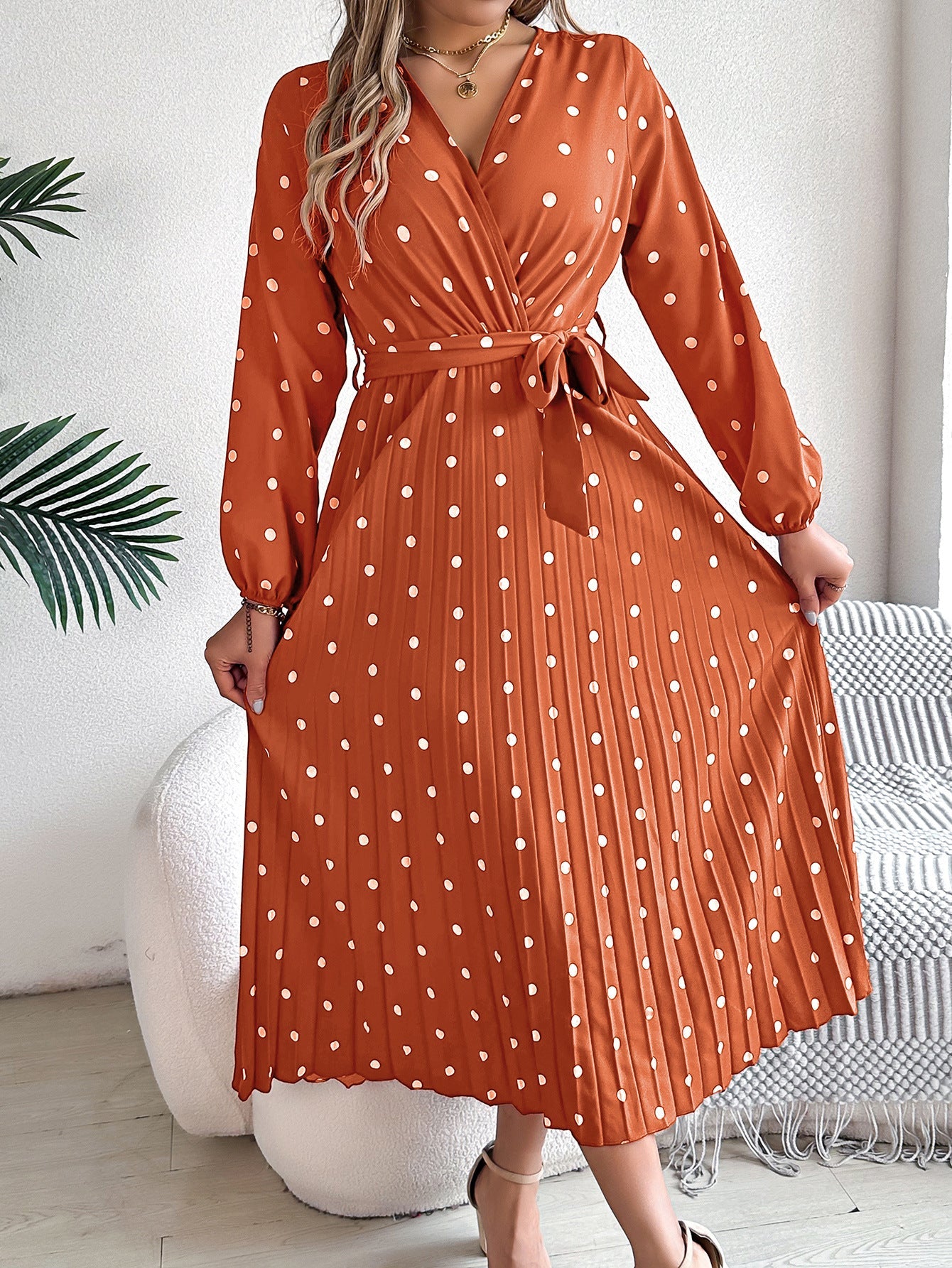 Wickelkleid für Damen mit Punkten und Raffungen von berg-feldt