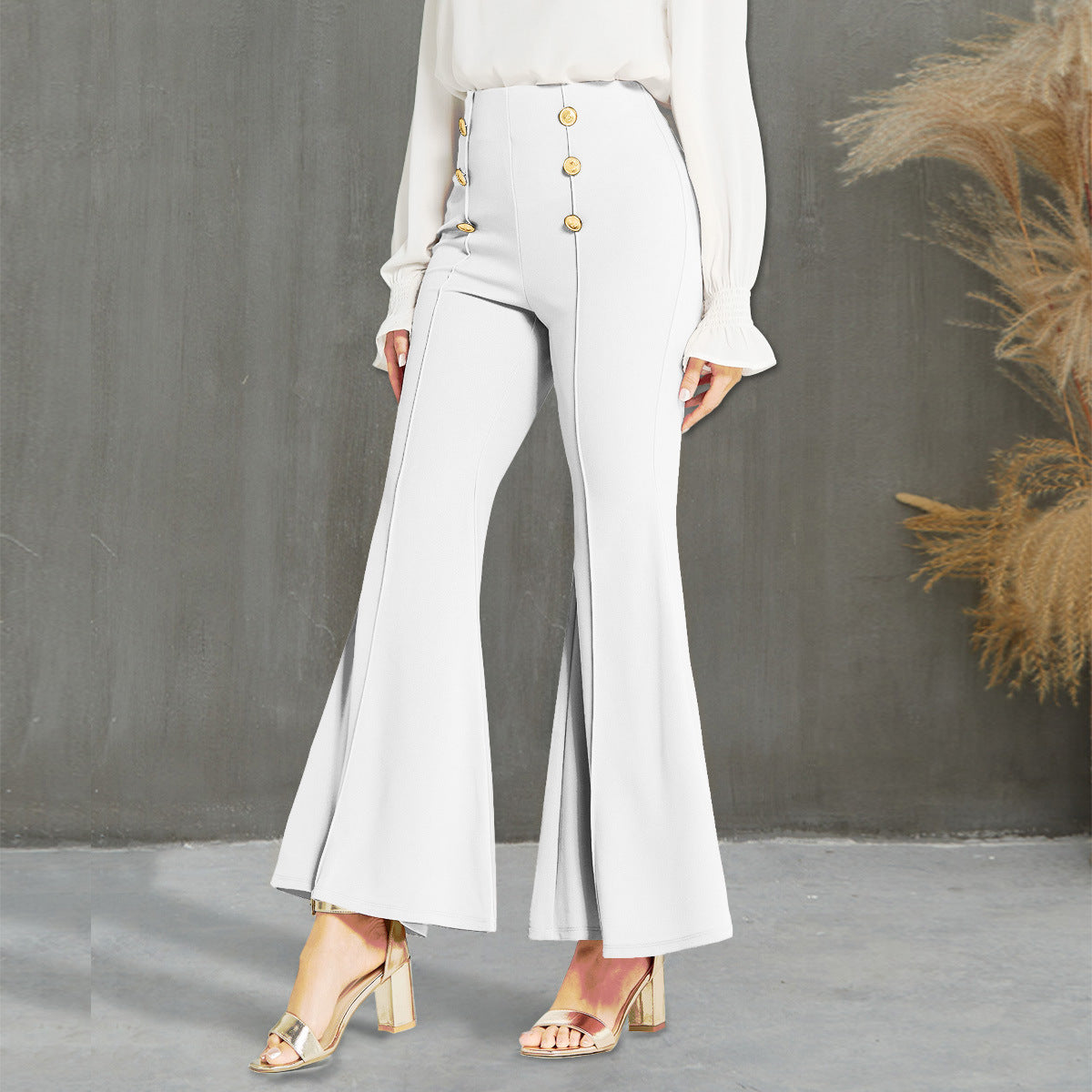 Weite Damenhose mit hoher Taille und Knopfdetail von berg-feldt