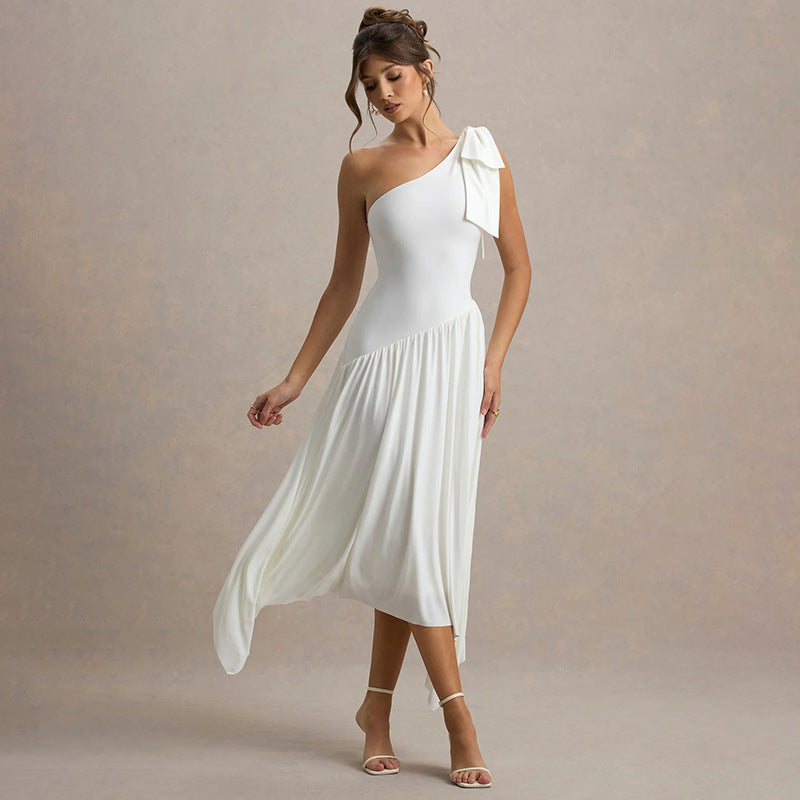 Asymmetrisches Maxikleid mit One-Shoulder-Ausschnitt und Schleife von berg-feldt