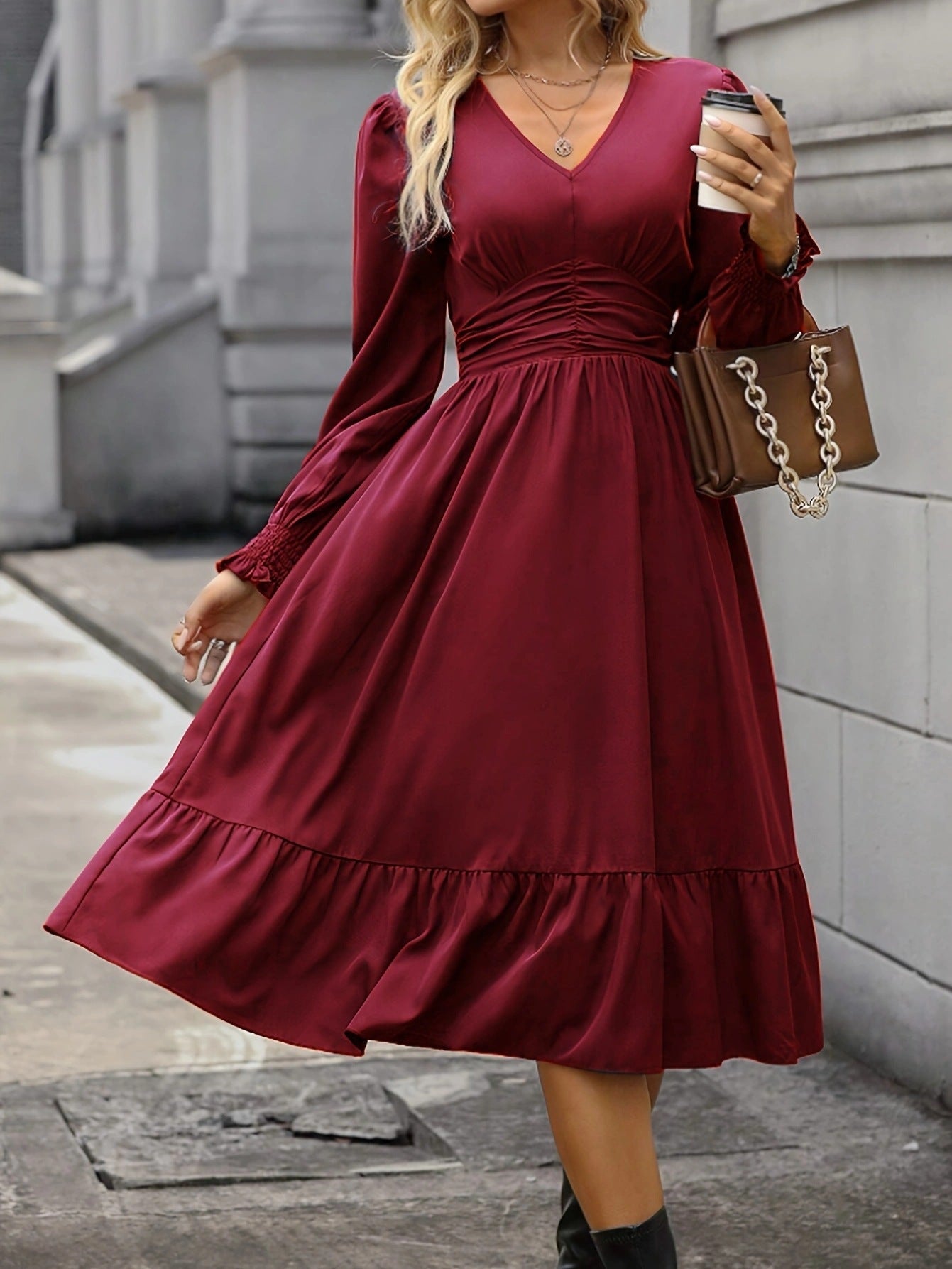 Robe midi Berg-feldt pour femme avec col en V et ourlet à volants