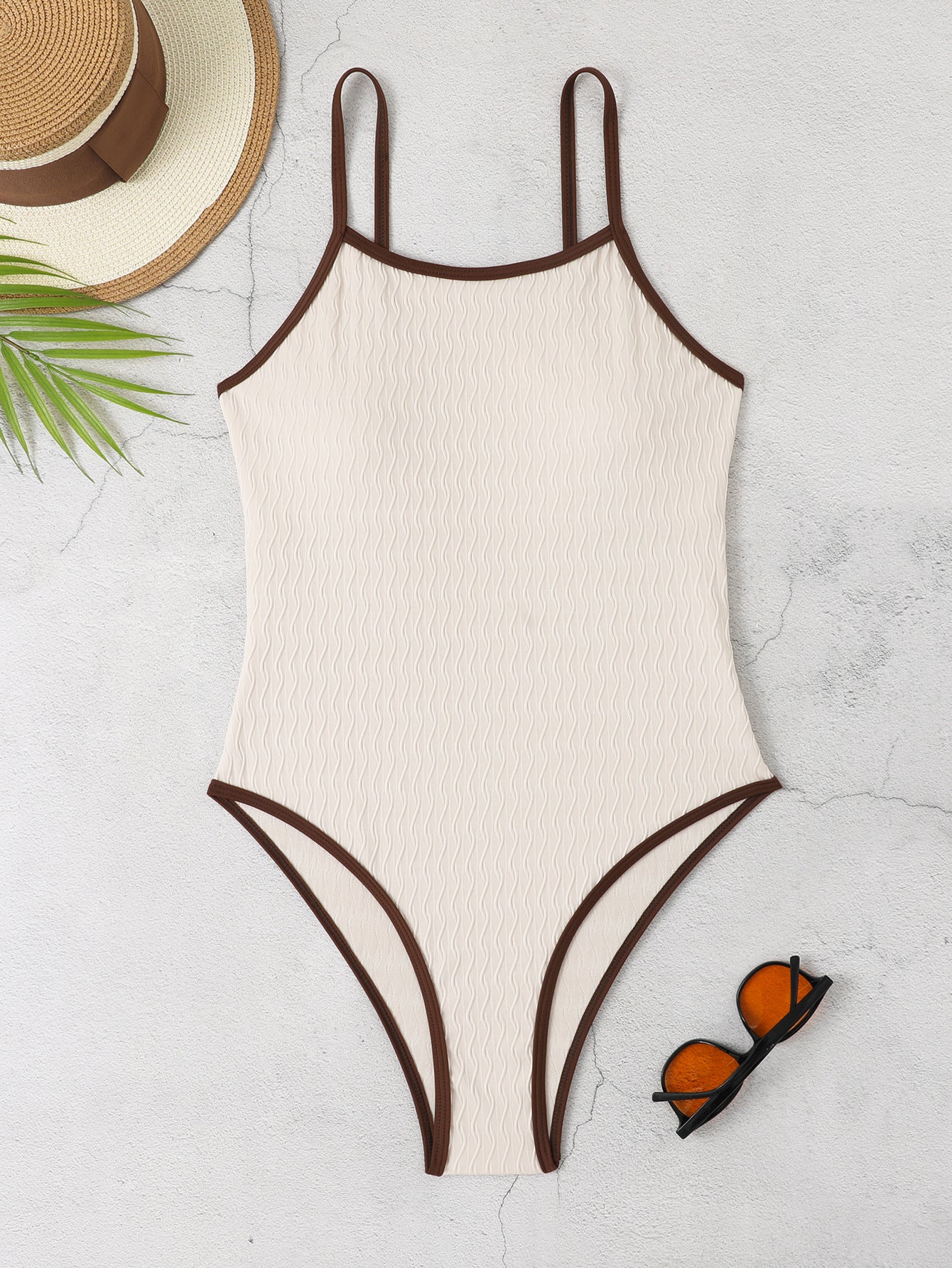 Maillot de bain sportif pour femme avec motif ondulé élégant de berg-feldt