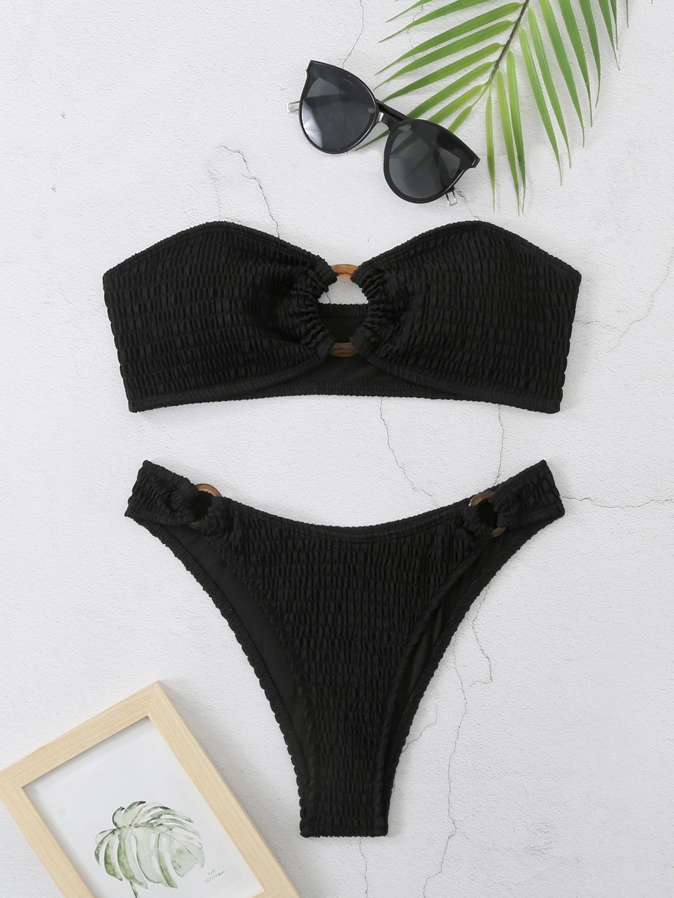 Ensemble de bikini bandeau élégant pour femme avec volants et détails en anneau de berg-feldt