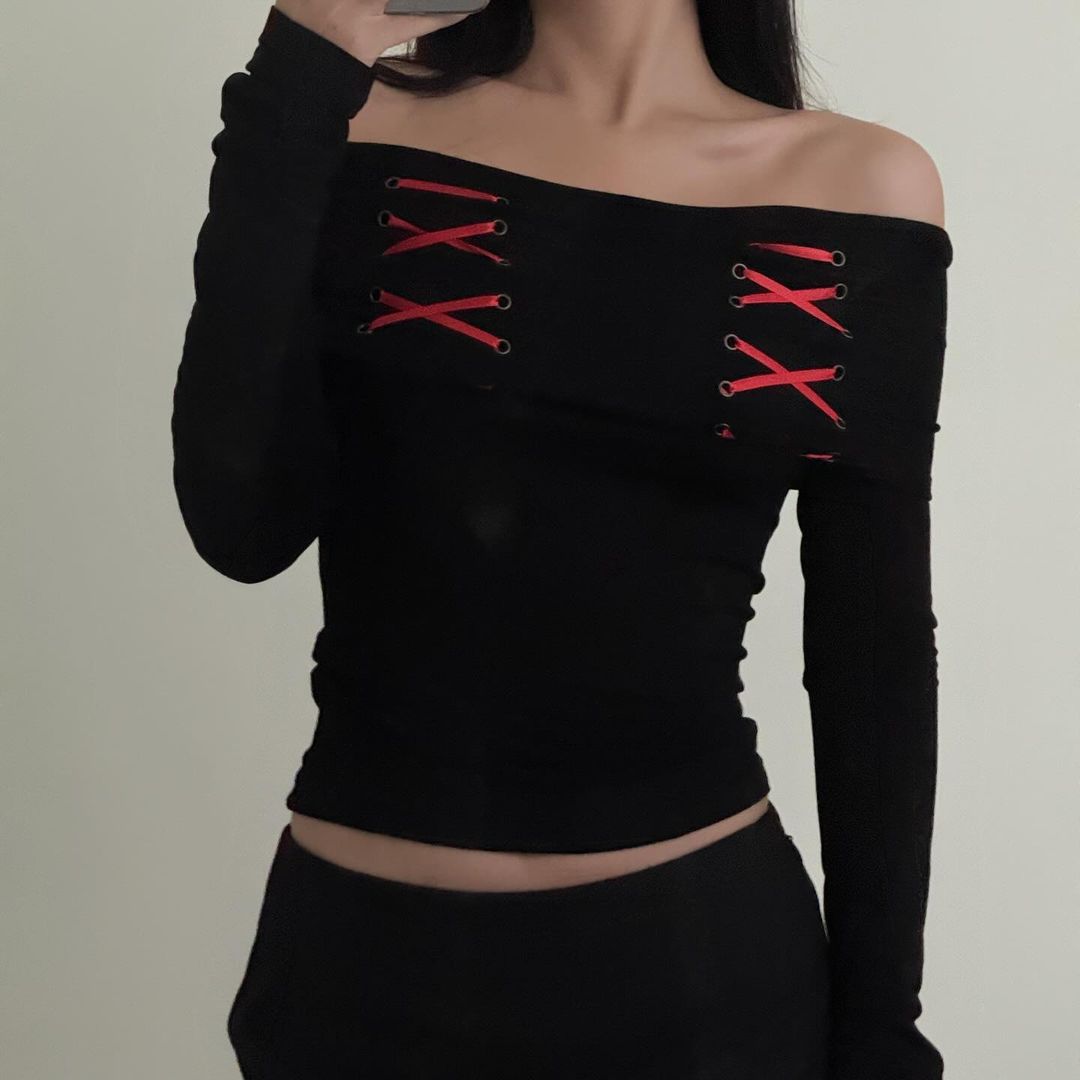 Women's Off-the-Shoulder Lace-Up Long-Sleeve Top berg-feldt