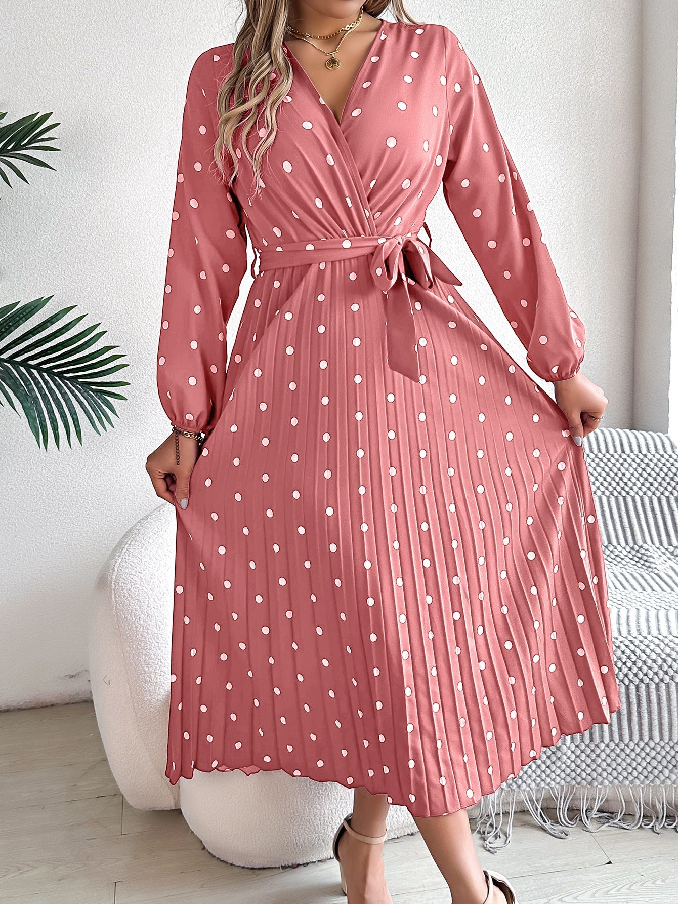 Wickelkleid für Damen mit Punkten und Raffungen von berg-feldt