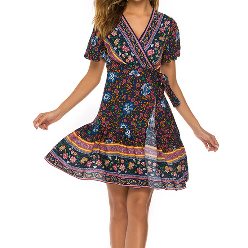 Wickelkleid für Damen mit Blumenmuster und weitem Rock von berg-feldt
