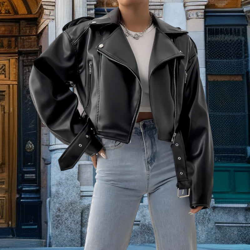 Damenjacke aus Kunstleder im Oversize-Biker-Stil mit aufwendigen Details – Berg-Feldt