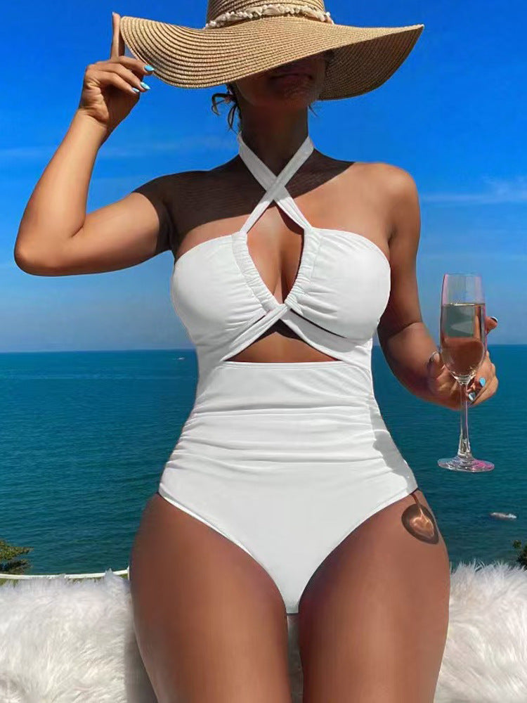 Maillot de bain moderne pour femme avec découpes et design croisé de berg-feldt
